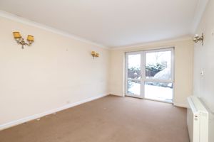 LIVING ROOM- click for photo gallery